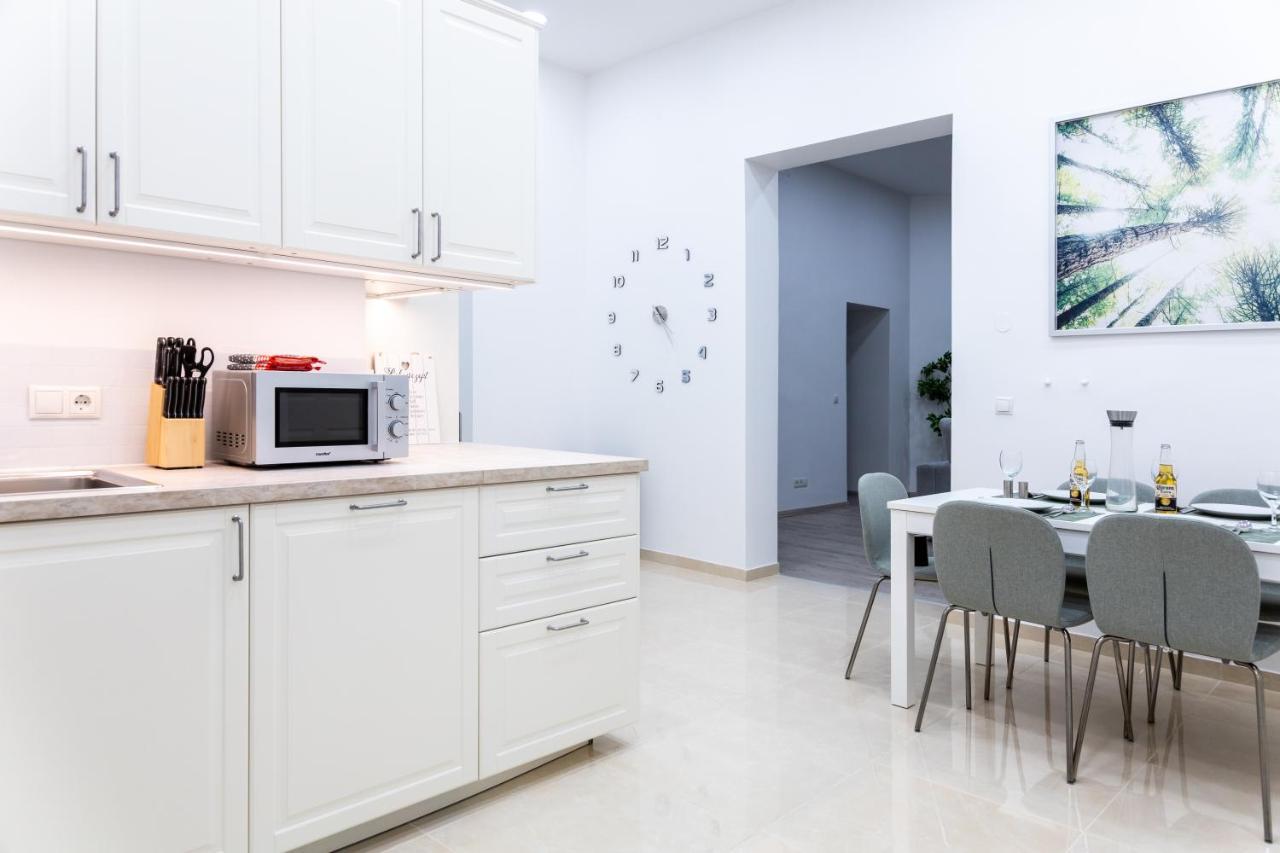 Family Deluxe A Stone Throw From The City Centre And Danube Wina Bagian luar foto