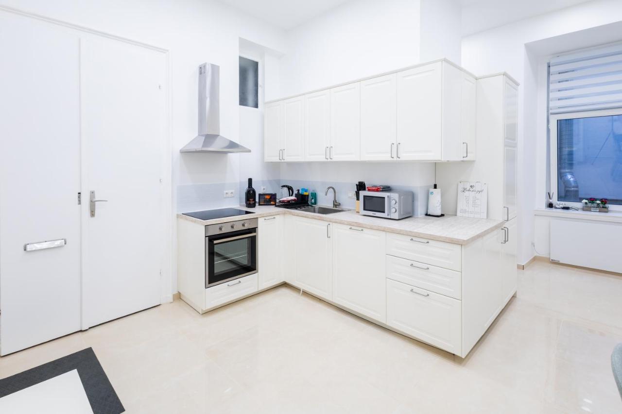 Family Deluxe A Stone Throw From The City Centre And Danube Wina Bagian luar foto