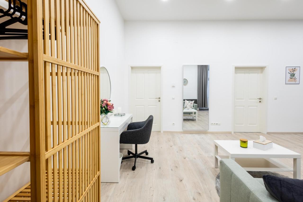 Family Deluxe A Stone Throw From The City Centre And Danube Wina Bagian luar foto