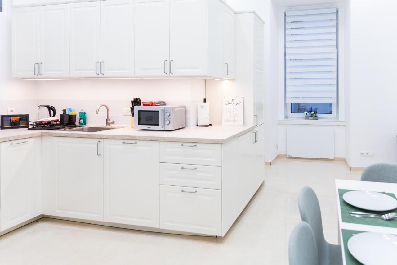 Family Deluxe A Stone Throw From The City Centre And Danube Wina Bagian luar foto
