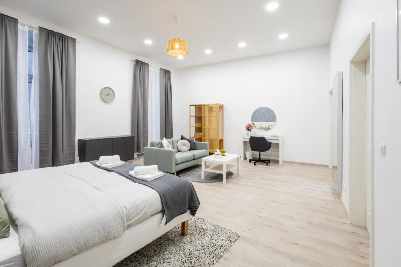 Family Deluxe A Stone Throw From The City Centre And Danube Wina Bagian luar foto